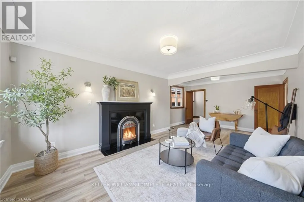 143 HUXLEY AVENUE S