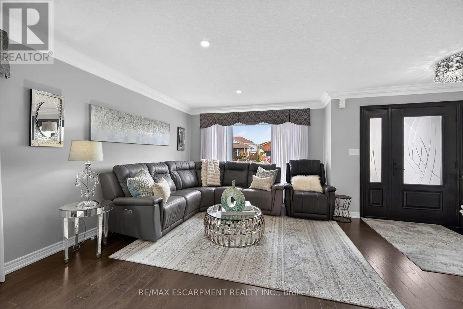18 LINDA CRESCENT