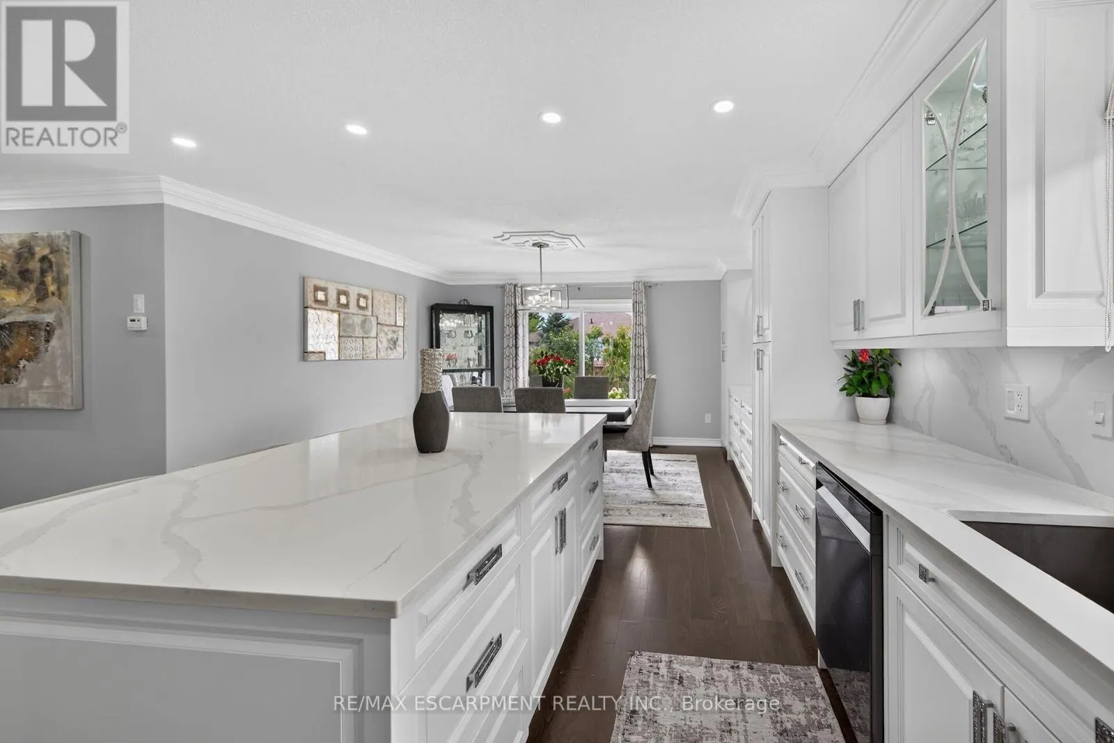 18 LINDA CRESCENT