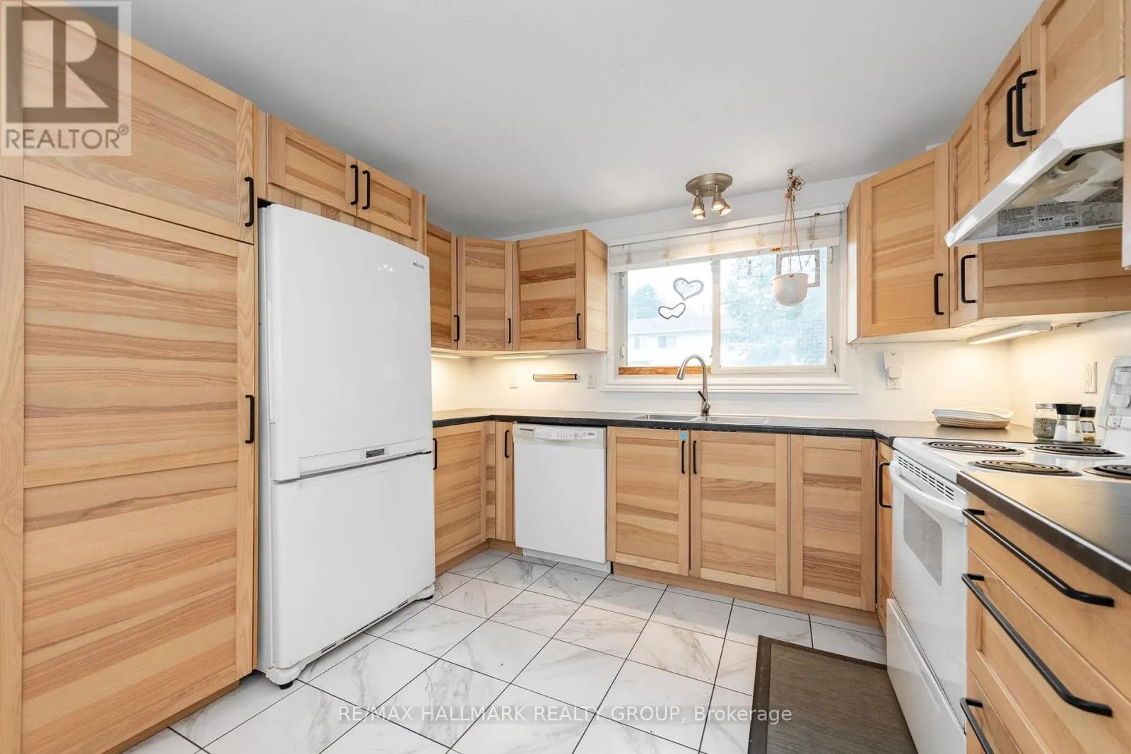 121 - 1045 MORRISON DRIVE