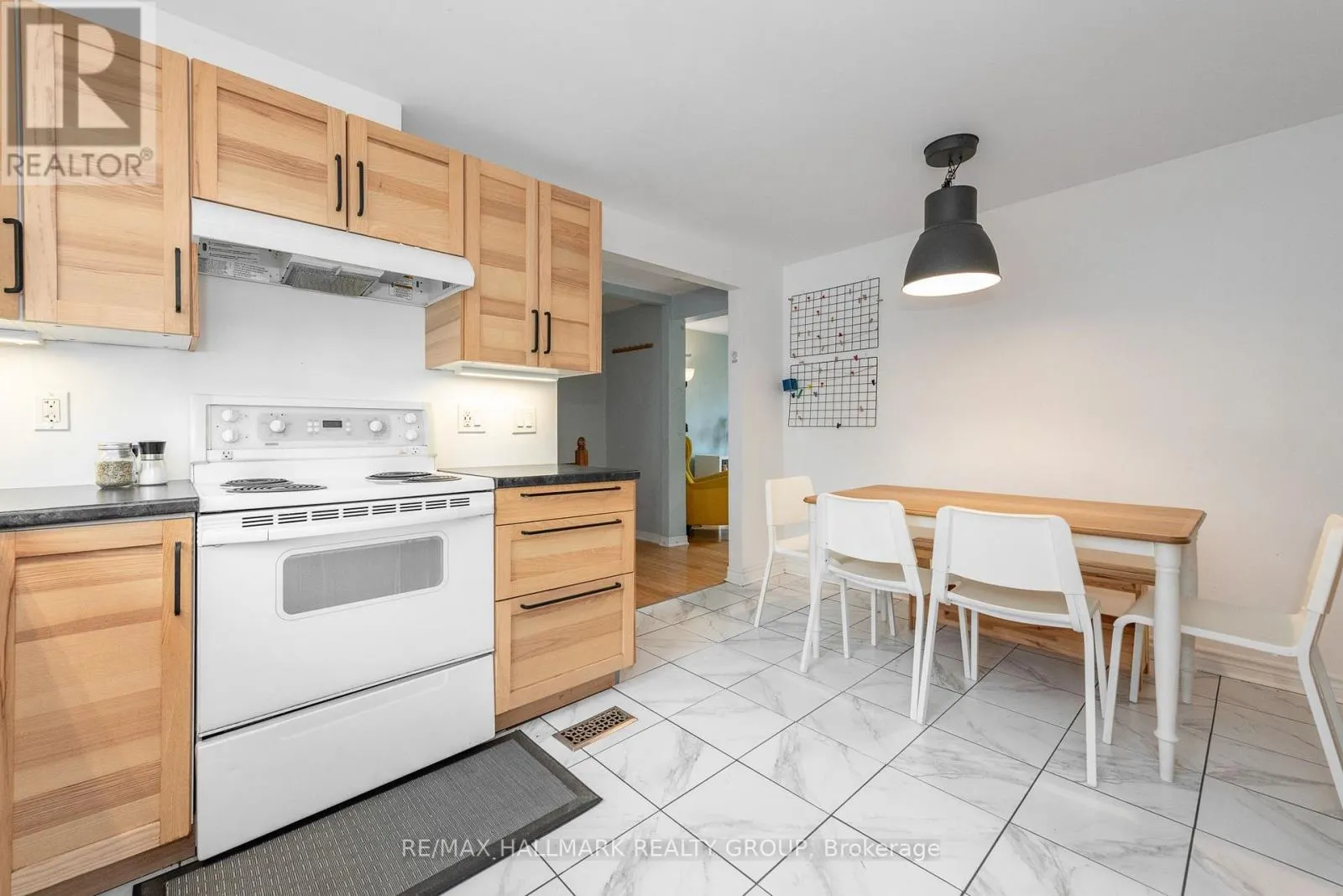 121 - 1045 MORRISON DRIVE
