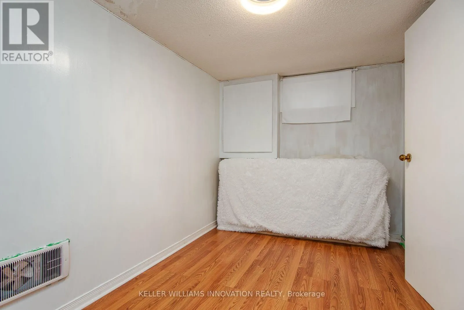 C - 304 BLUEVALE STREET N