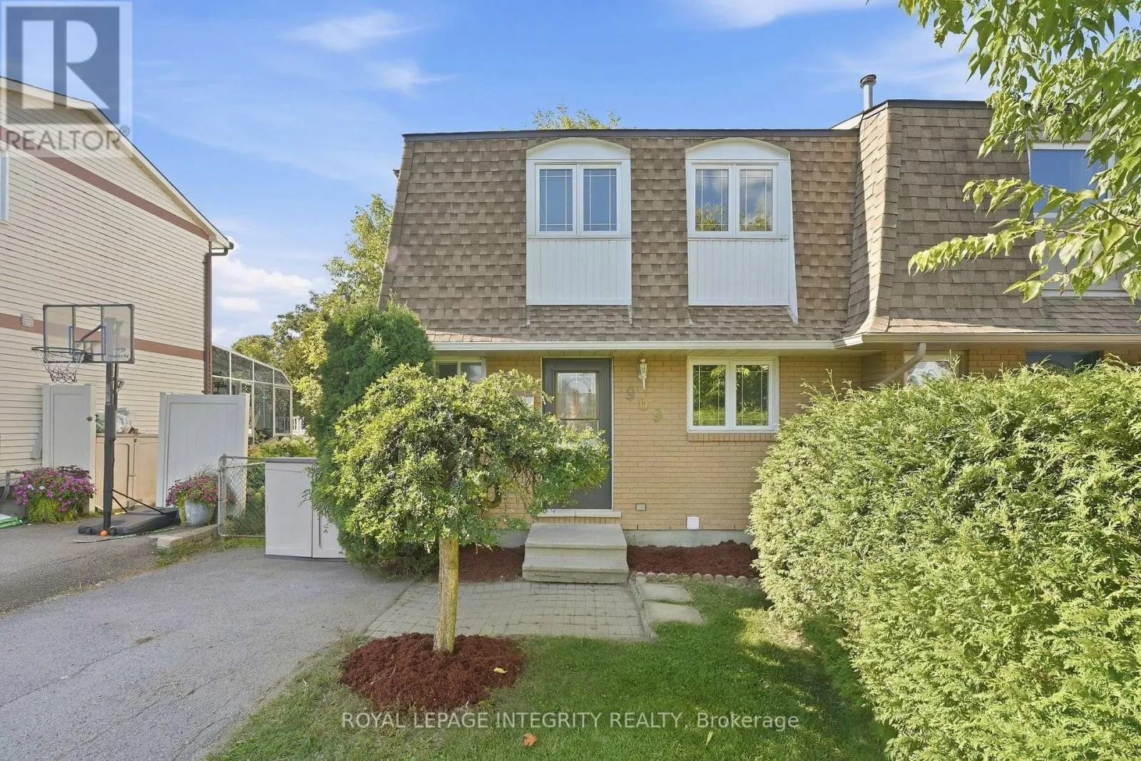 909 LAWNSBERRY DRIVE