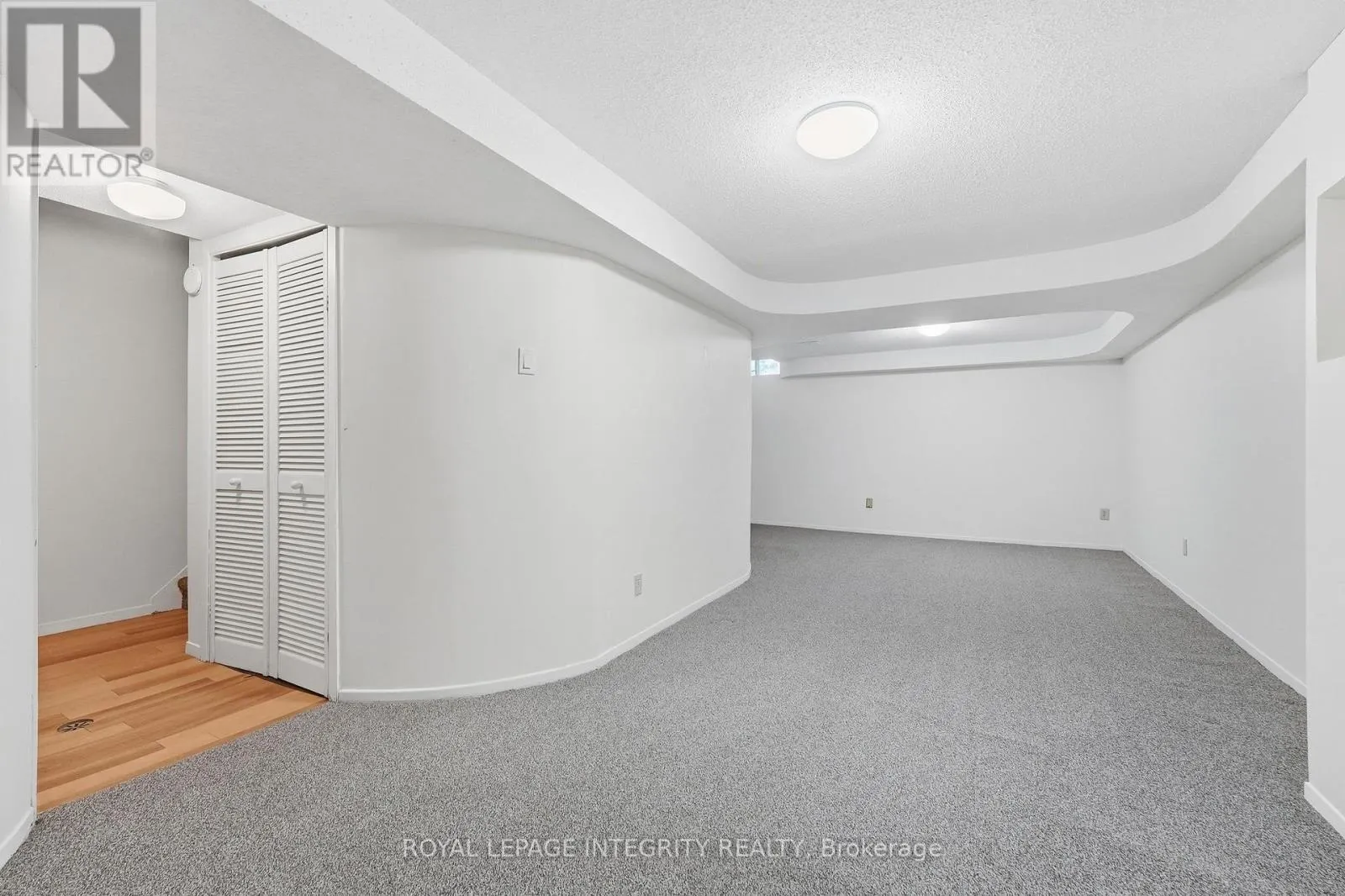 909 LAWNSBERRY DRIVE
