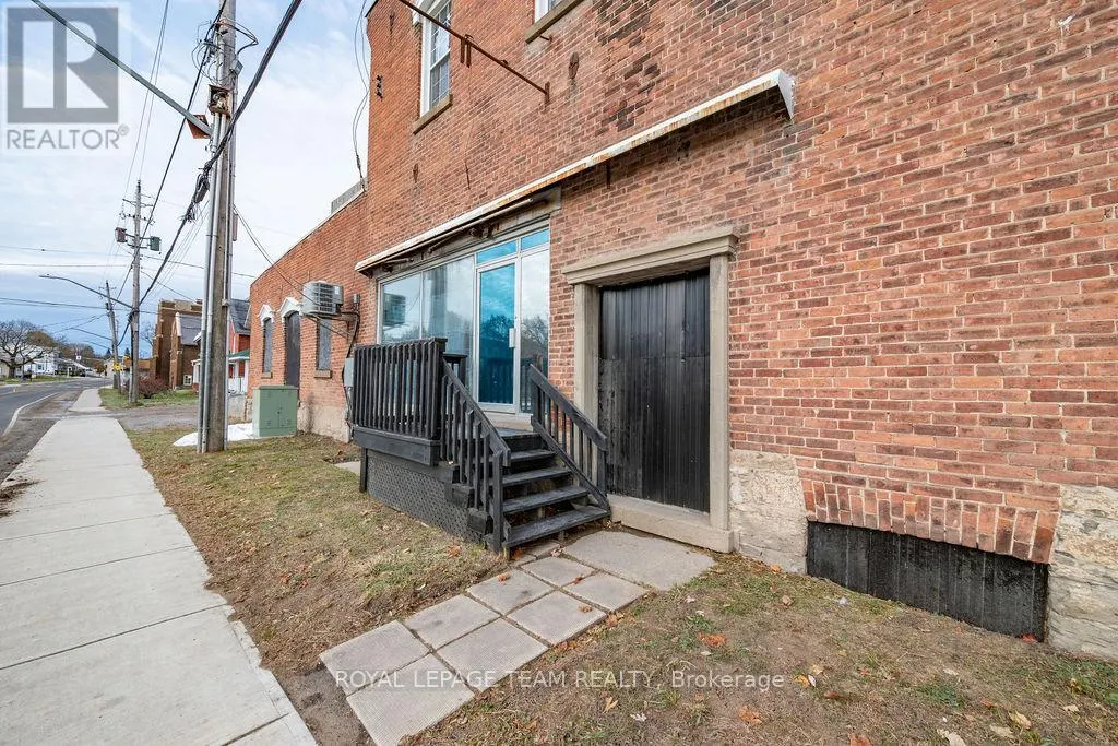 4 ELGIN STREET W