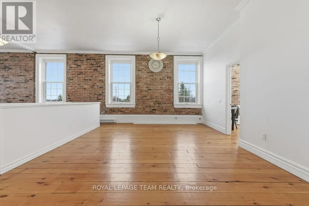 4 ELGIN STREET W