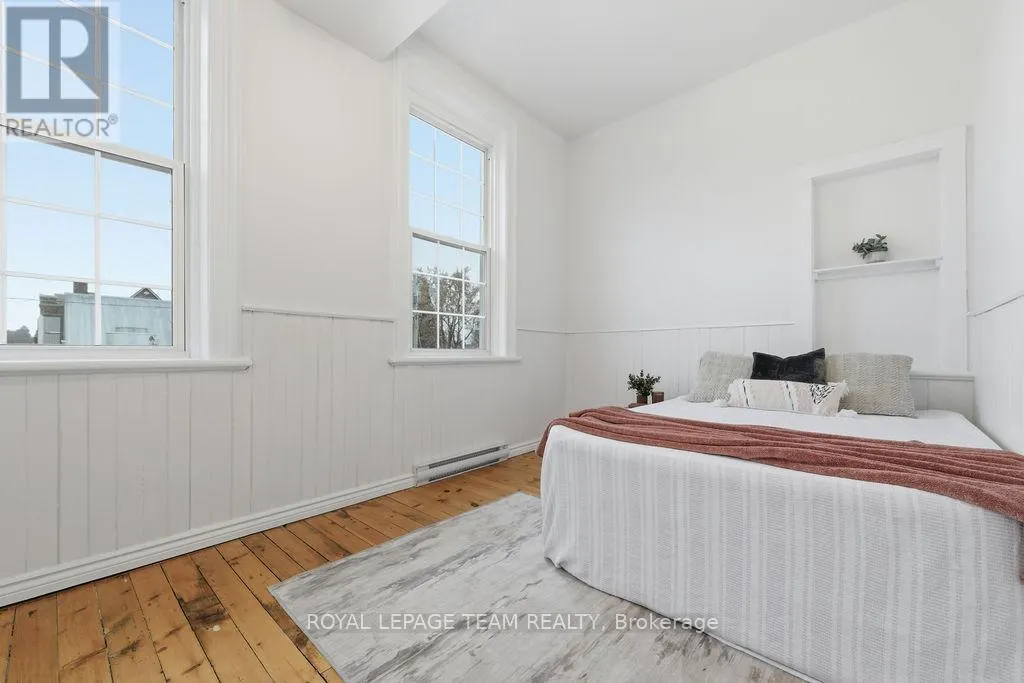 4 ELGIN STREET W