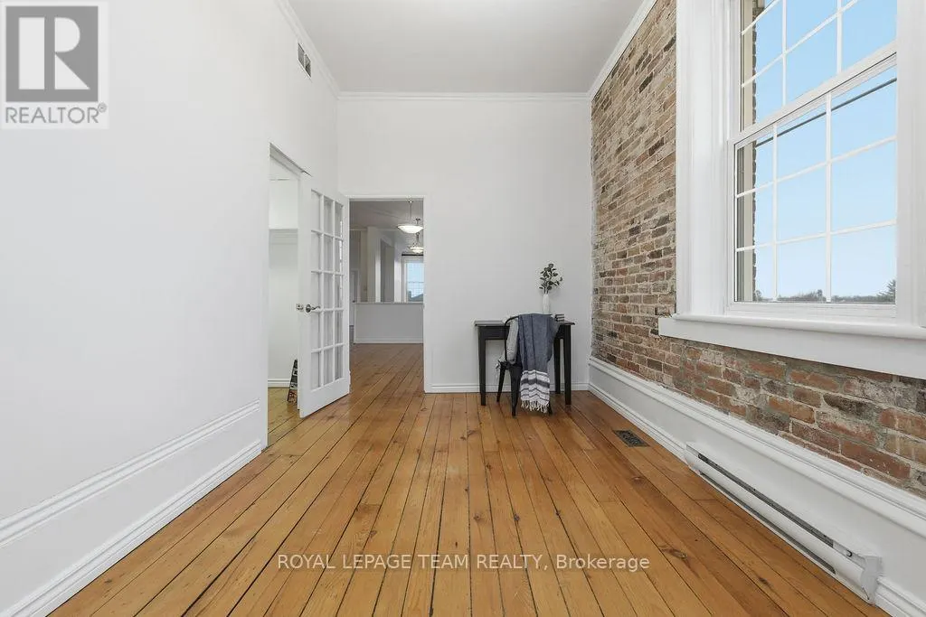 4 ELGIN STREET W