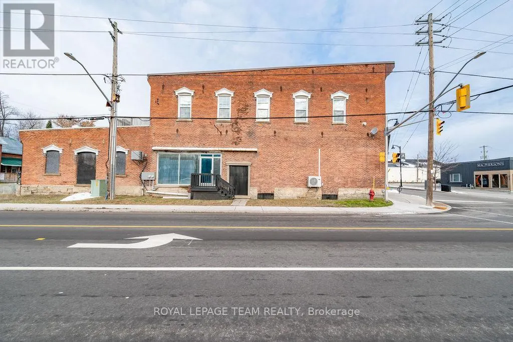 4 ELGIN STREET W