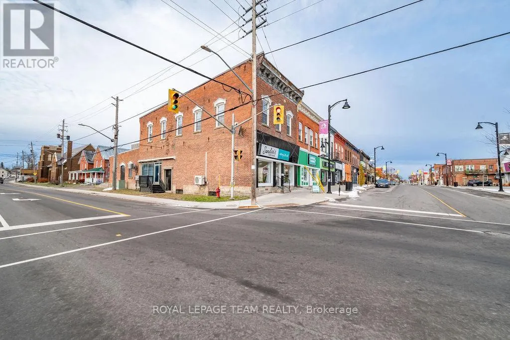 4 ELGIN STREET W
