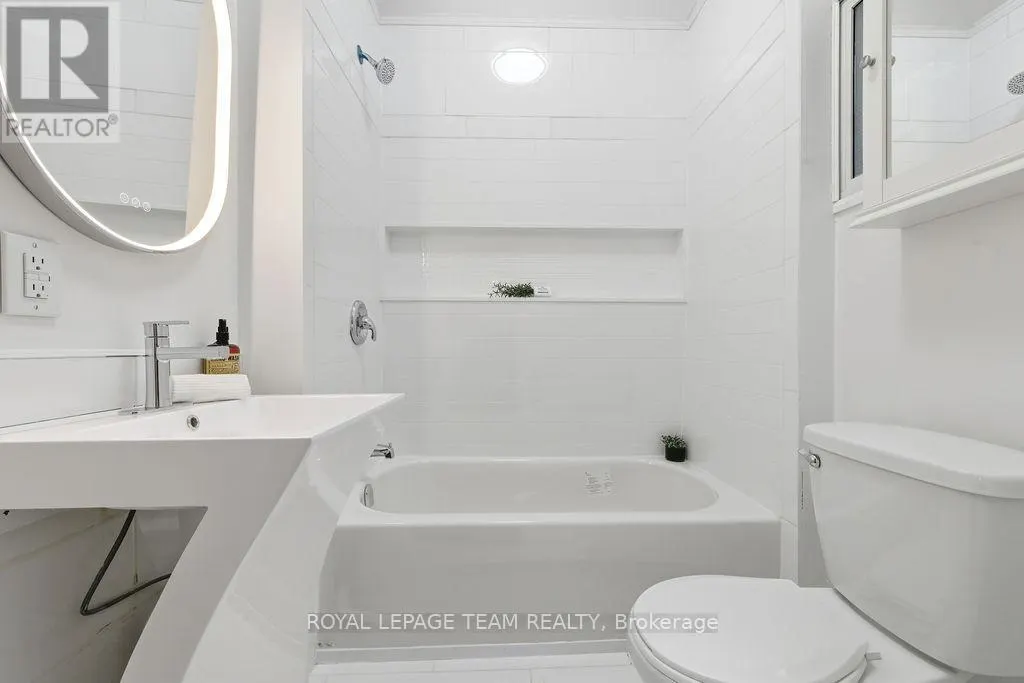 4 ELGIN STREET W