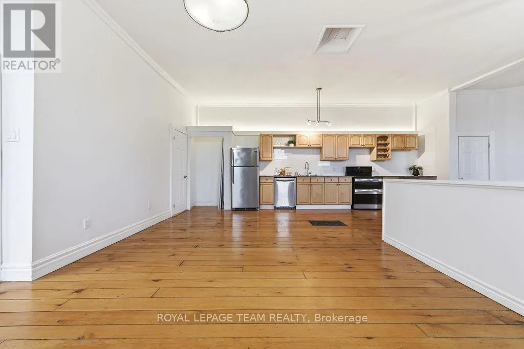4 ELGIN STREET W