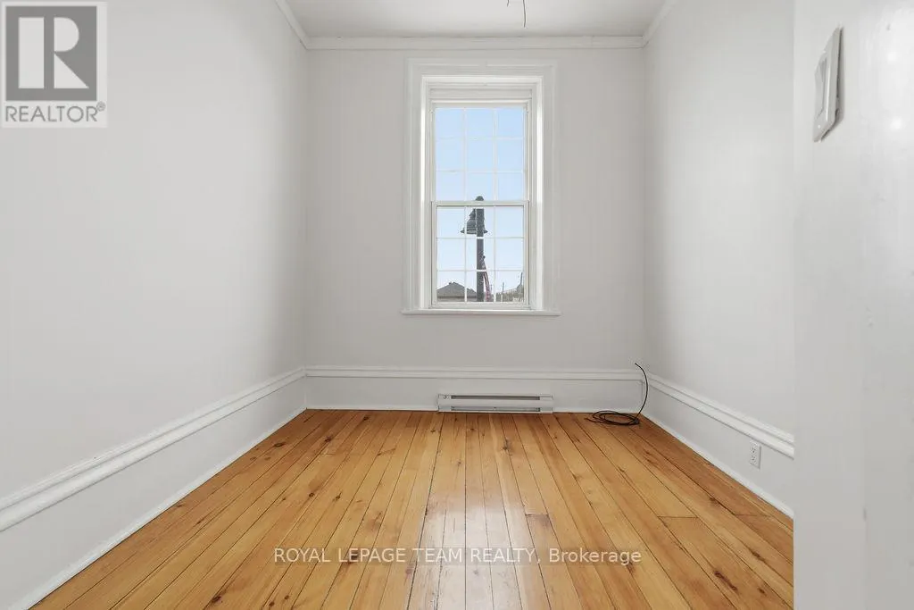 4 ELGIN STREET W