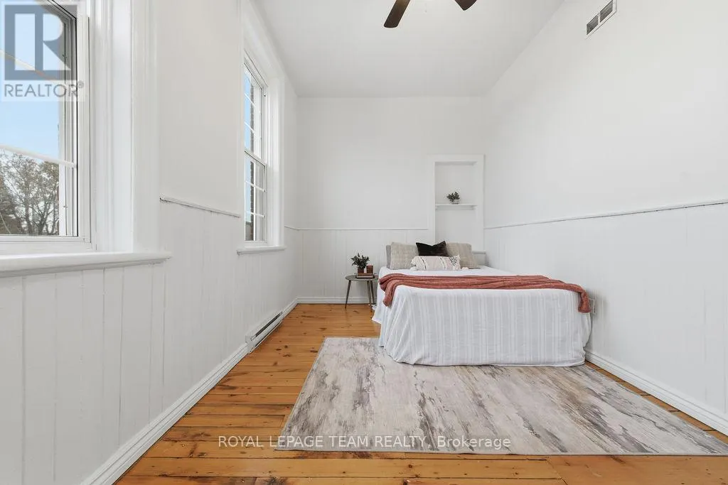 4 ELGIN STREET W