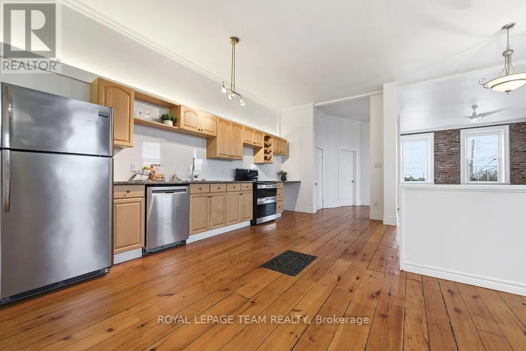 4 ELGIN STREET W