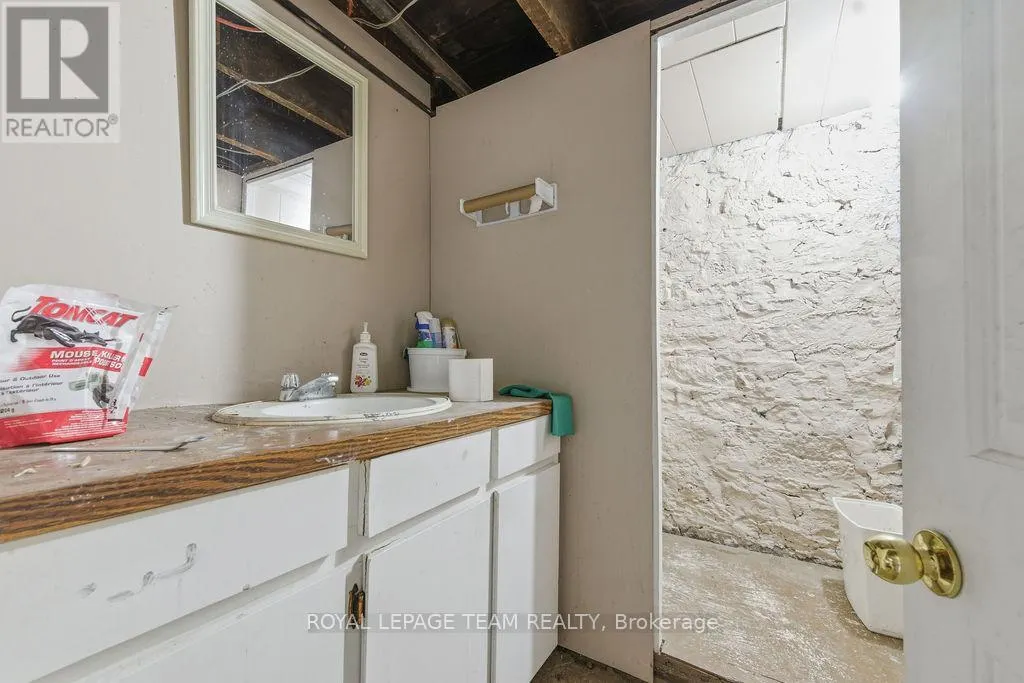 4 ELGIN STREET W