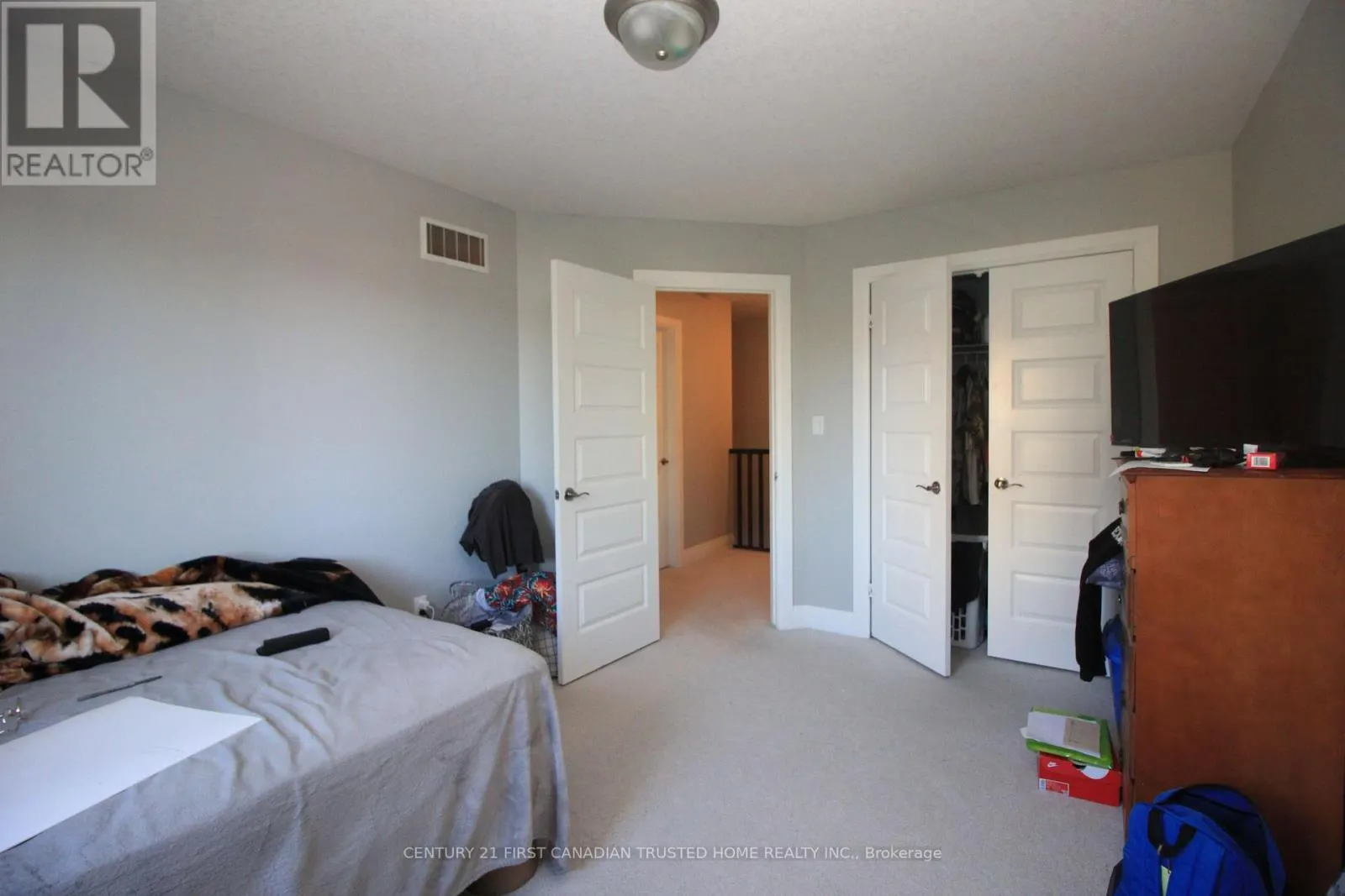 6832 VALLAS CIRCLE