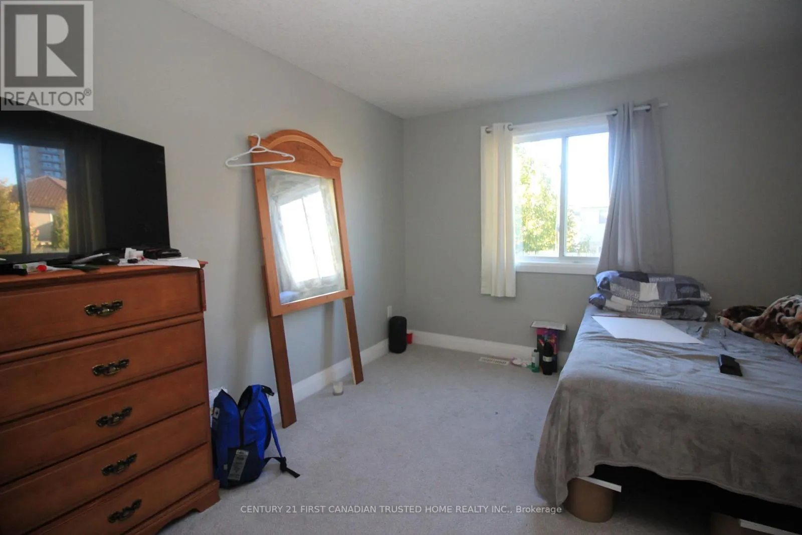 6832 VALLAS CIRCLE