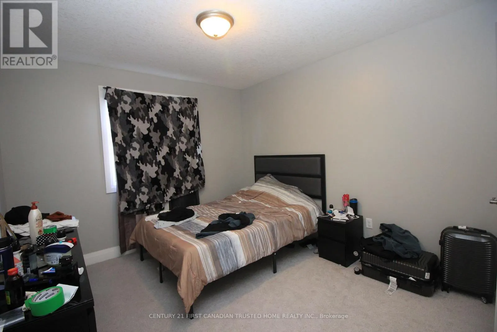 6832 VALLAS CIRCLE