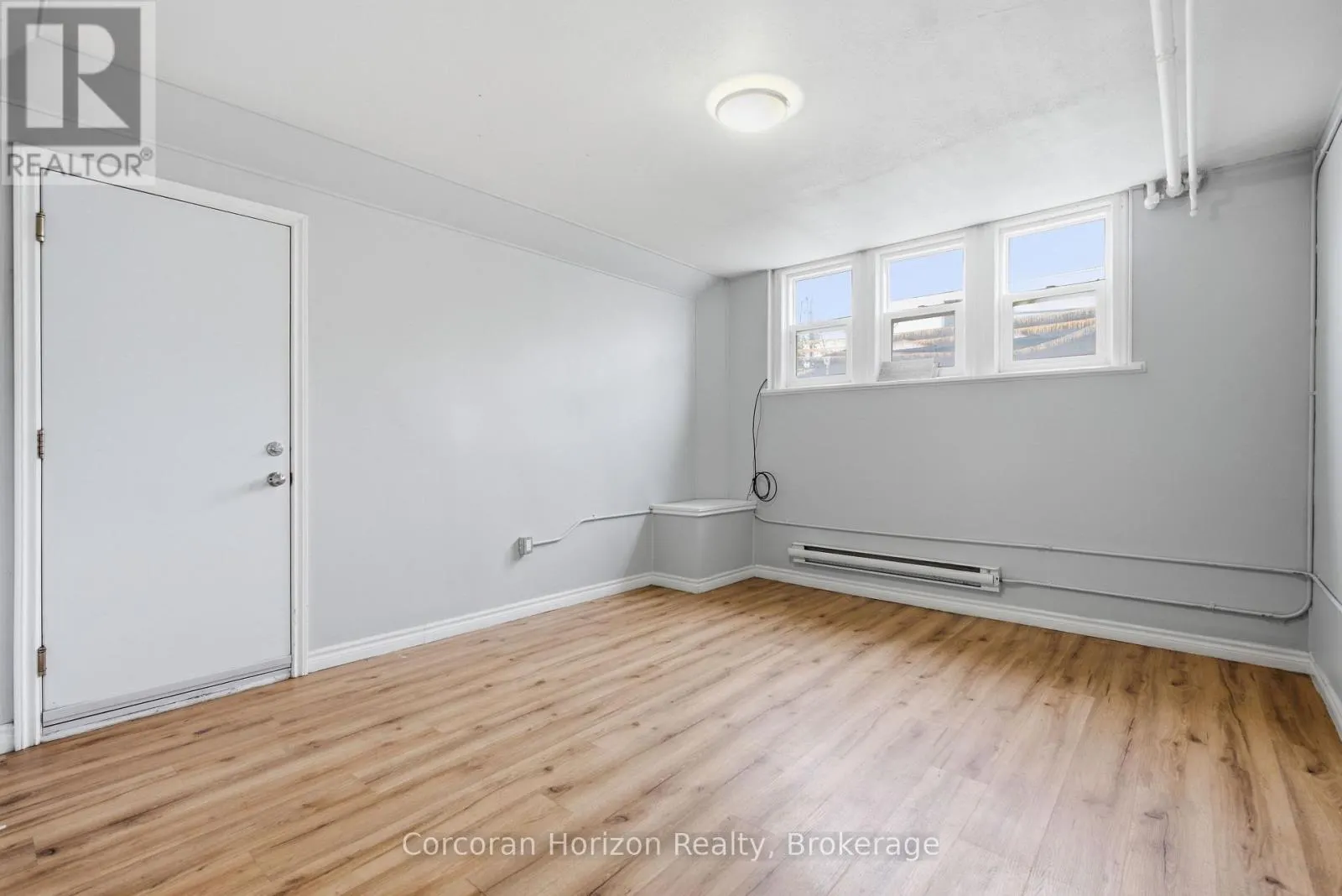 1539-1547 BARTON STREET E