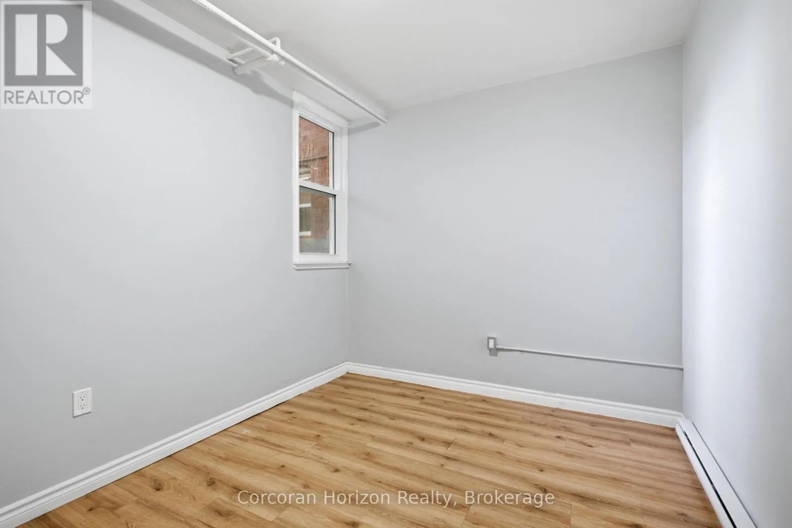 1539-1547 BARTON STREET E