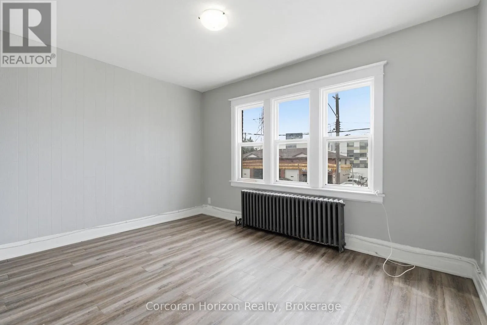 1539-1547 BARTON STREET E