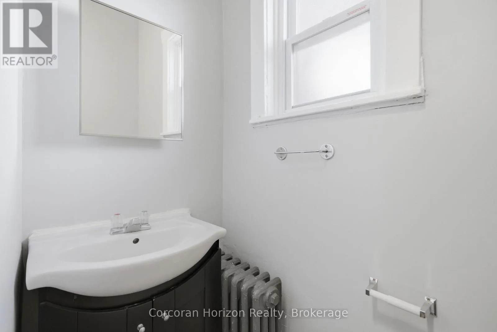 1539-1547 BARTON STREET E