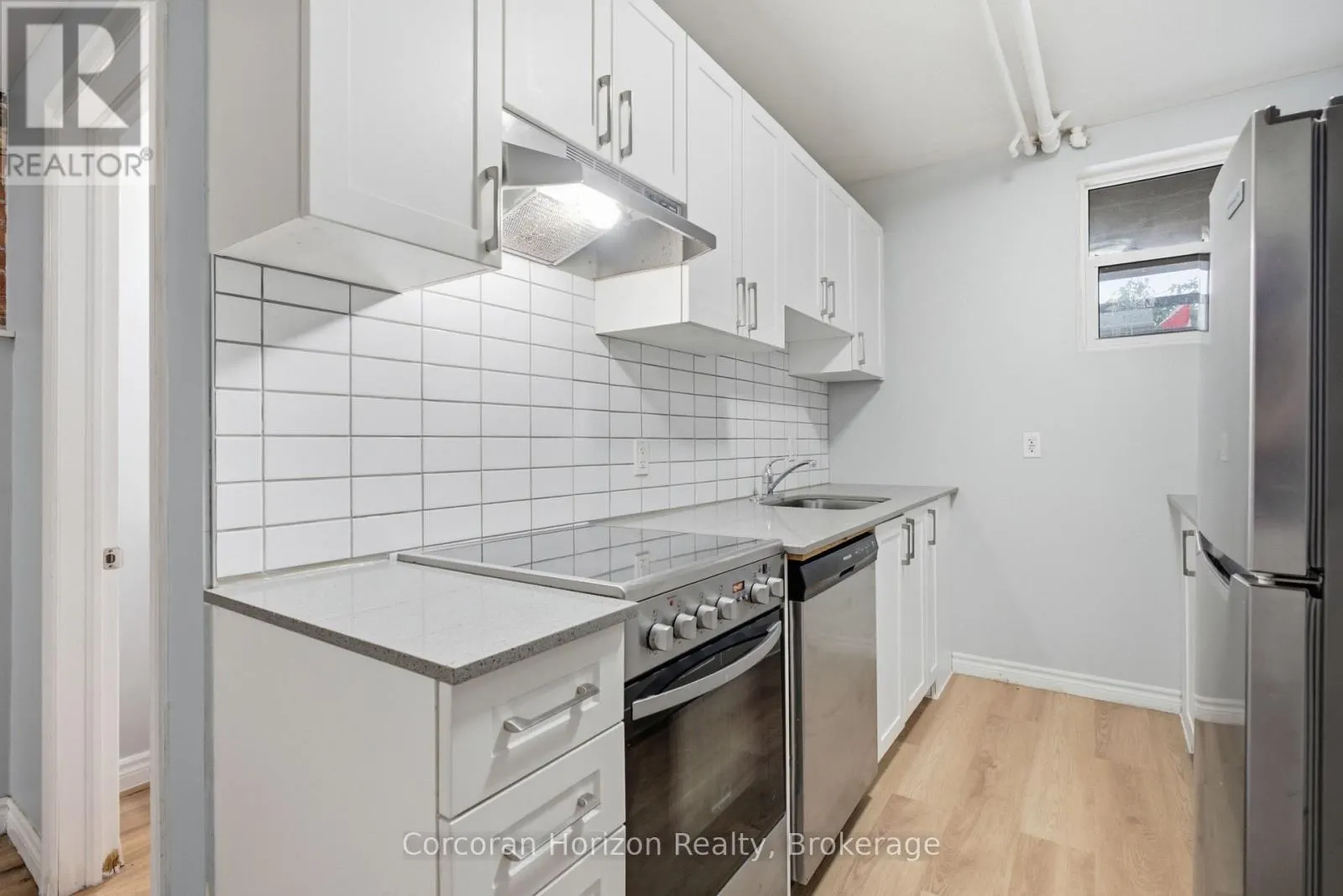 1539-1547 BARTON STREET E