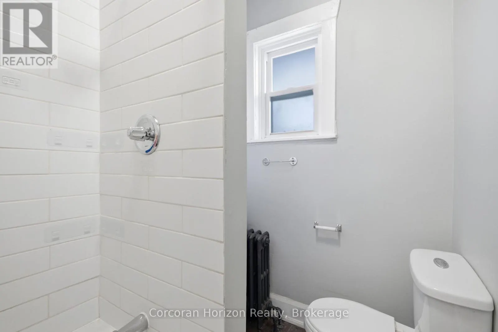 1539-1547 BARTON STREET E