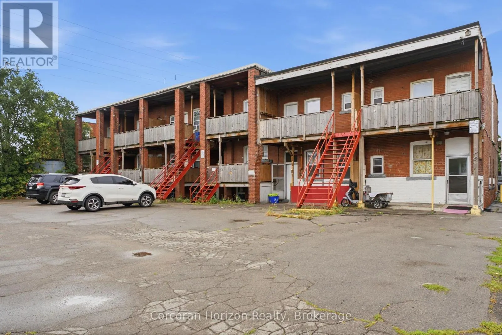 1539-1547 BARTON STREET E