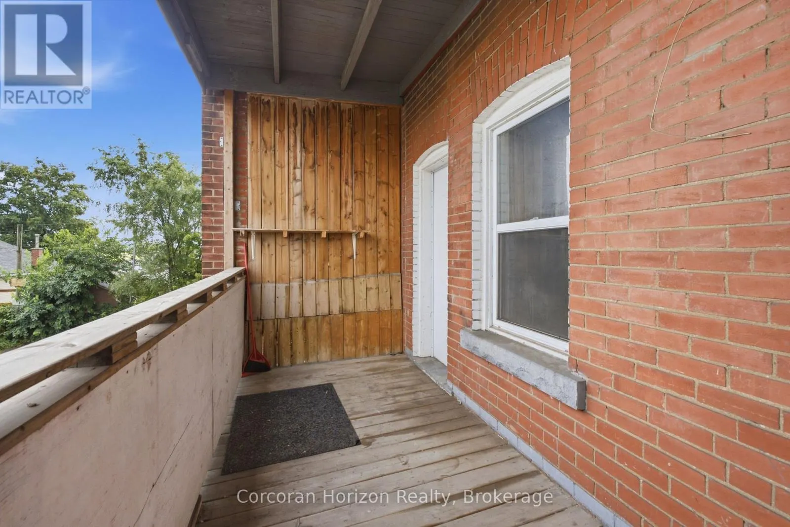 1539-1547 BARTON STREET E