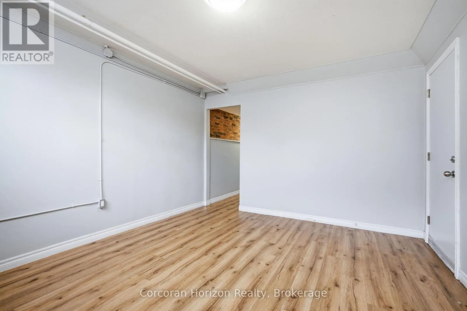 1539-1547 BARTON STREET E