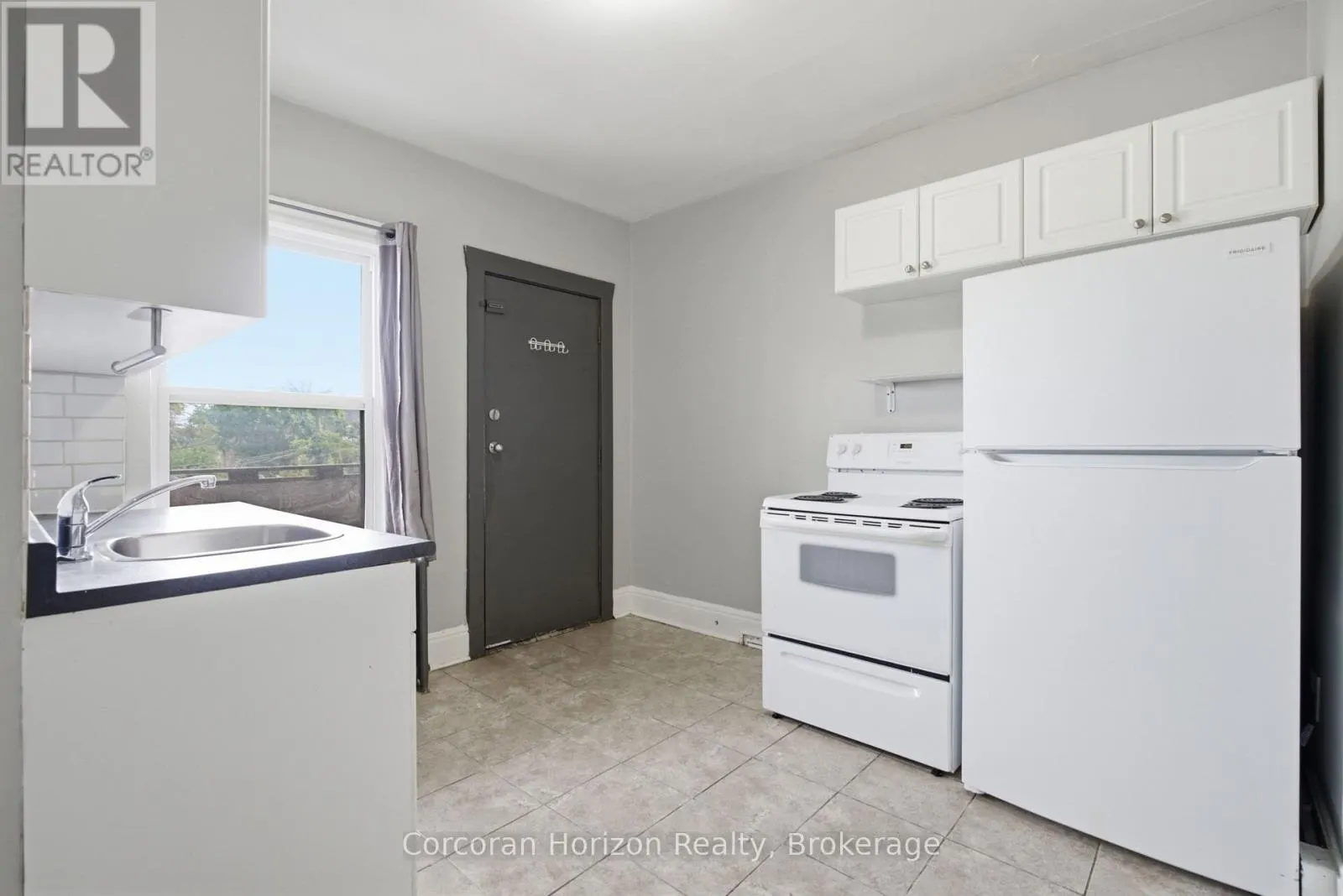 1539-1547 BARTON STREET E