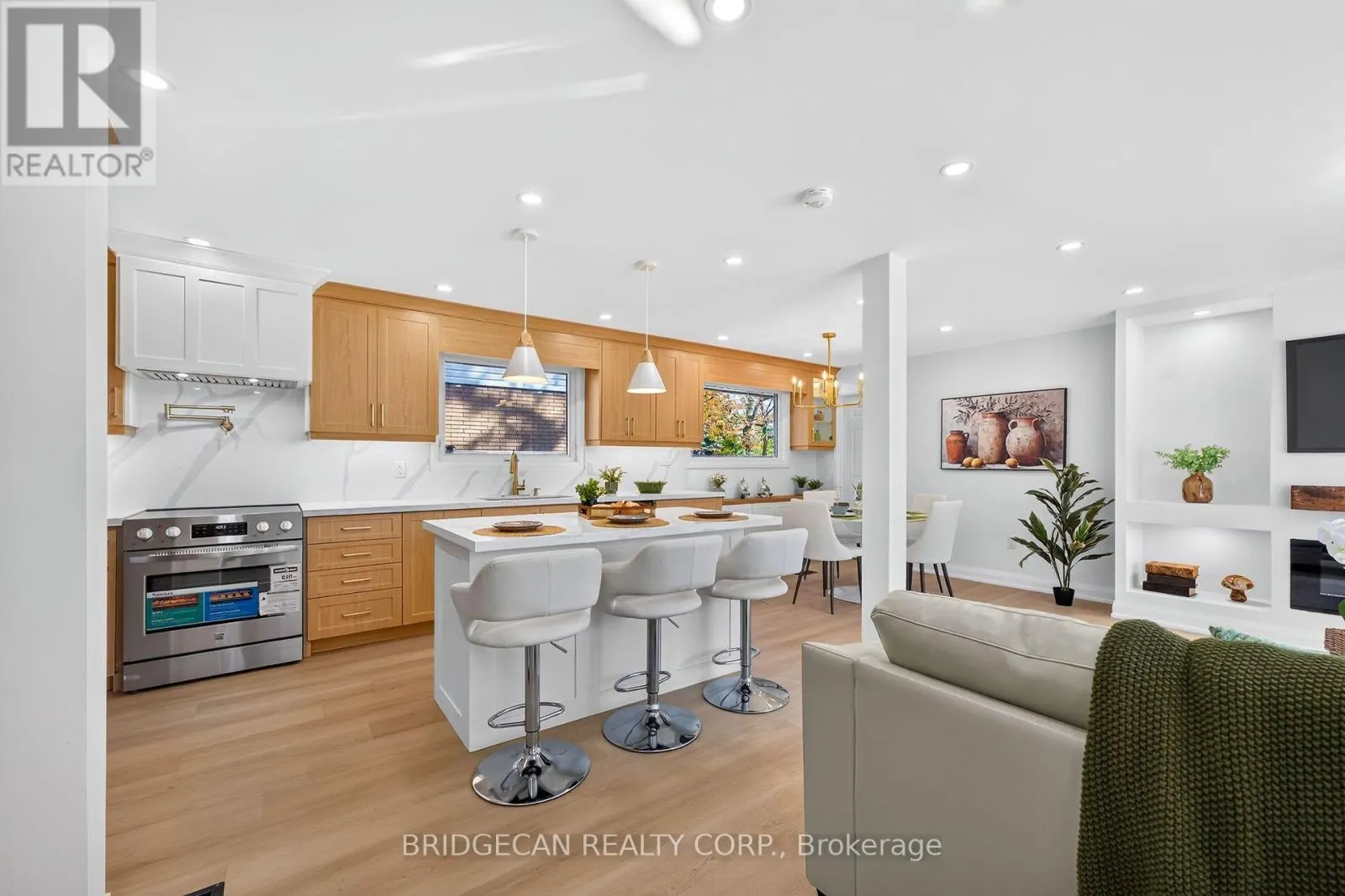 4 BERMUDA COURT
