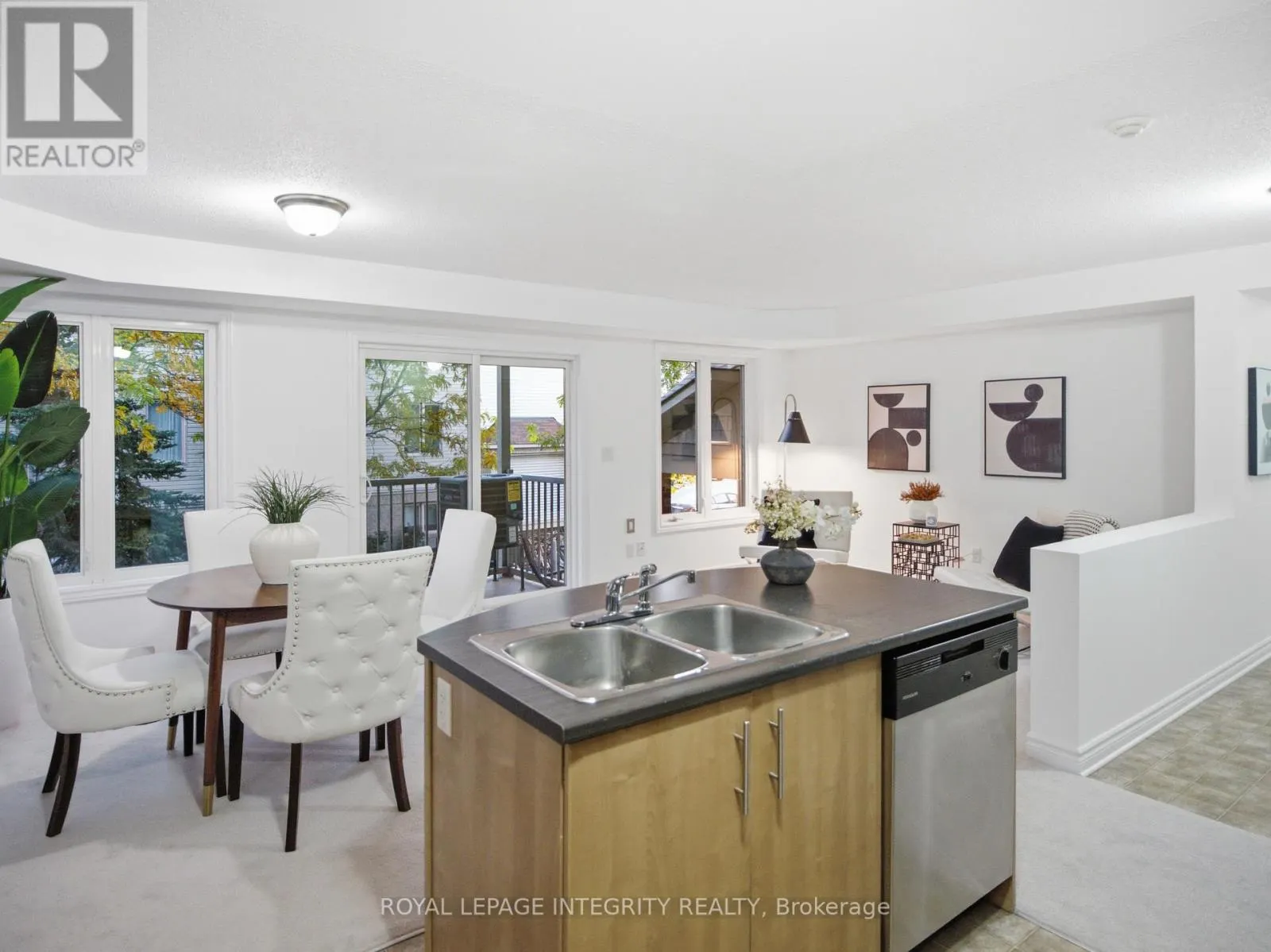 3 - 545 STONEFIELD PRIVATE