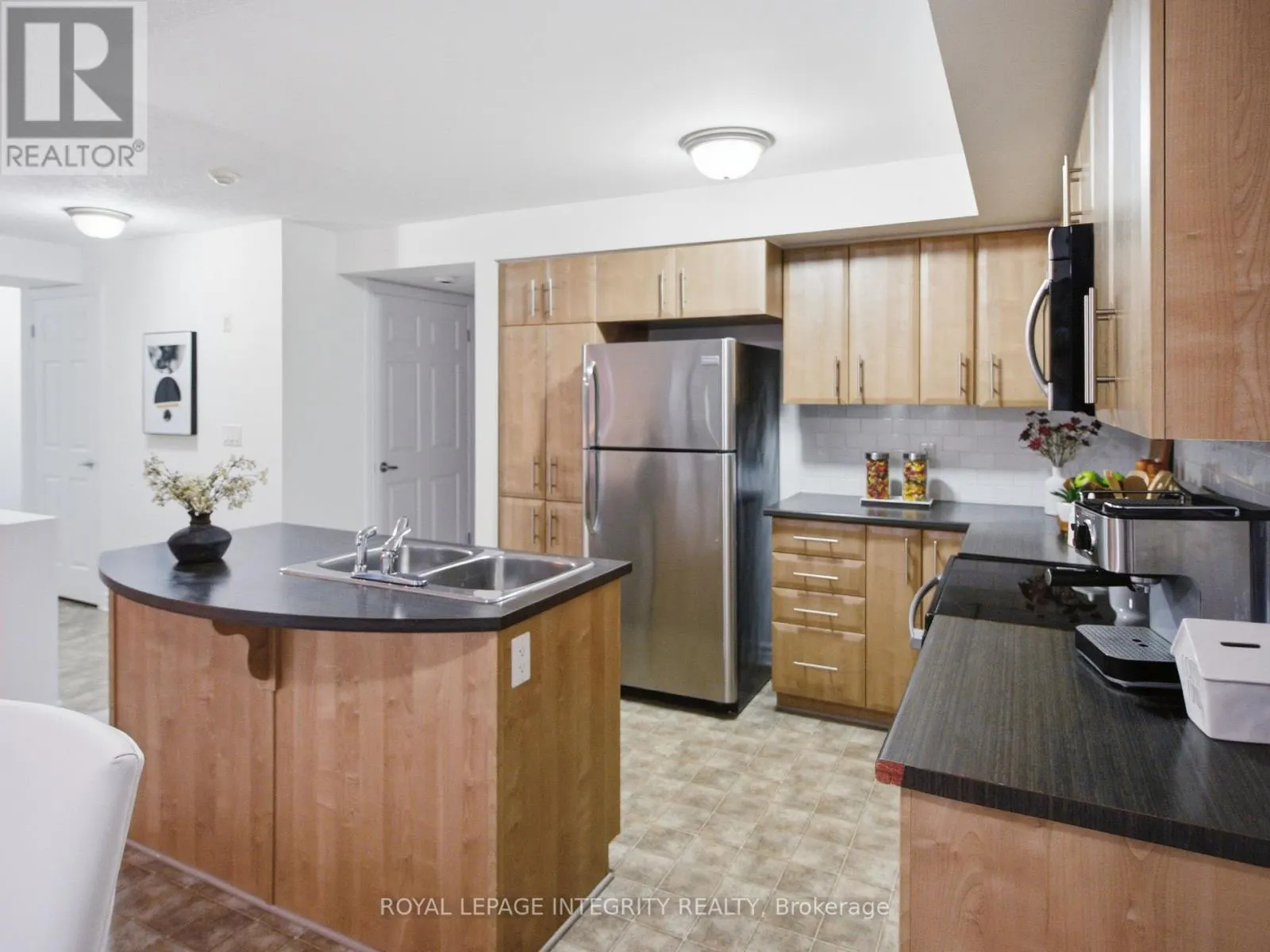 3 - 545 STONEFIELD PRIVATE