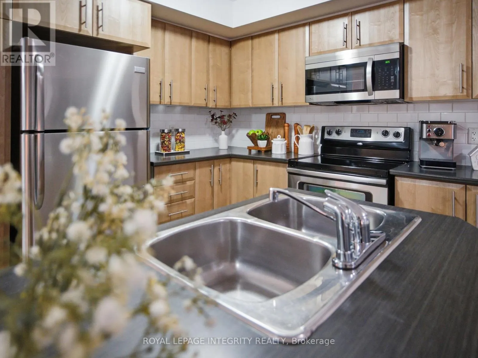 3 - 545 STONEFIELD PRIVATE