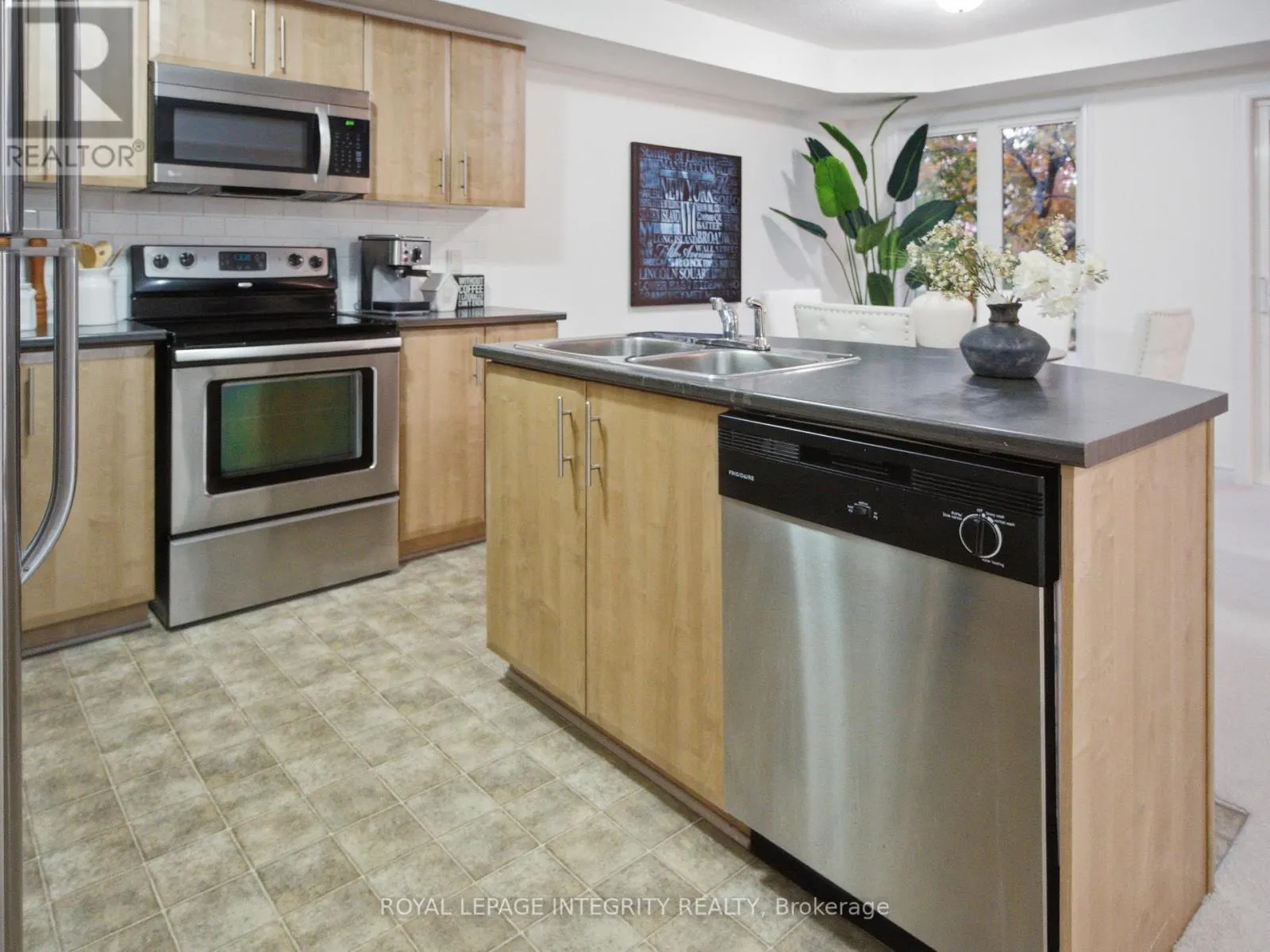 3 - 545 STONEFIELD PRIVATE