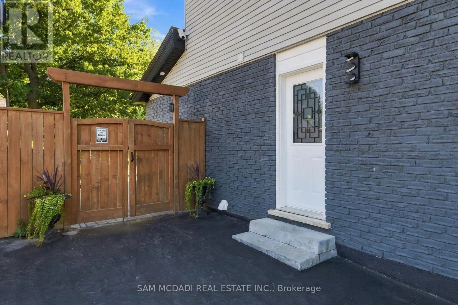 22 BYWOOD CRESCENT