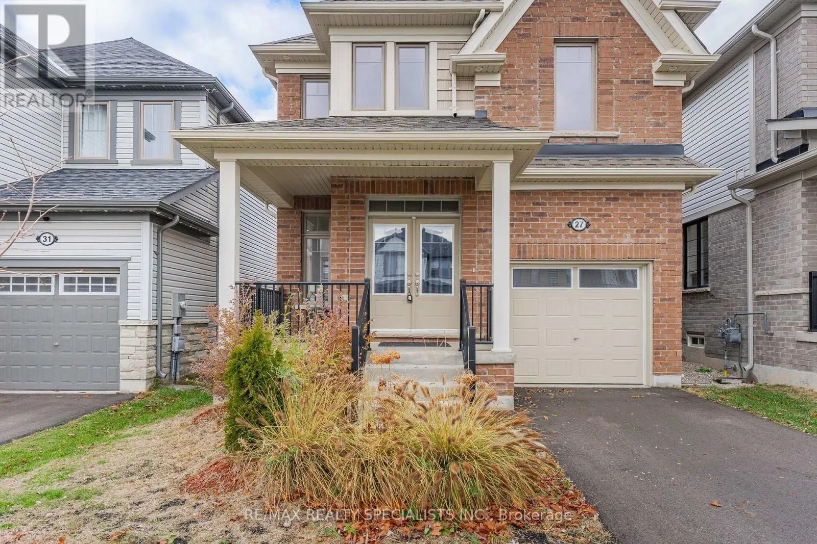 27 HARPIN WAY W