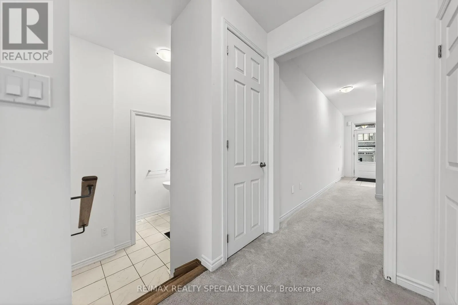 27 HARPIN WAY W