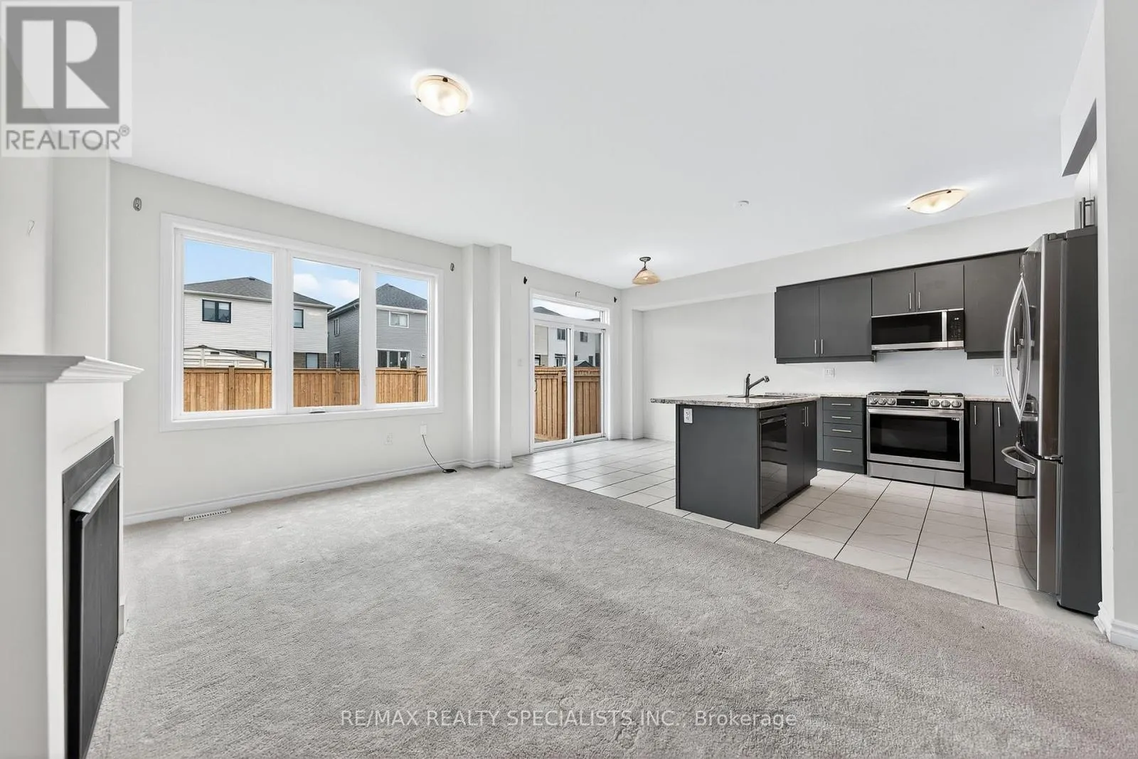 27 HARPIN WAY W
