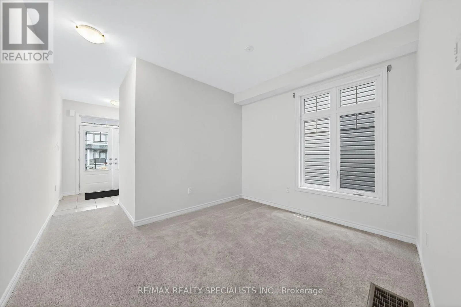 27 HARPIN WAY W