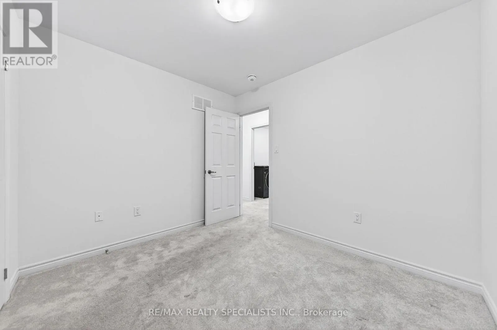 27 HARPIN WAY W