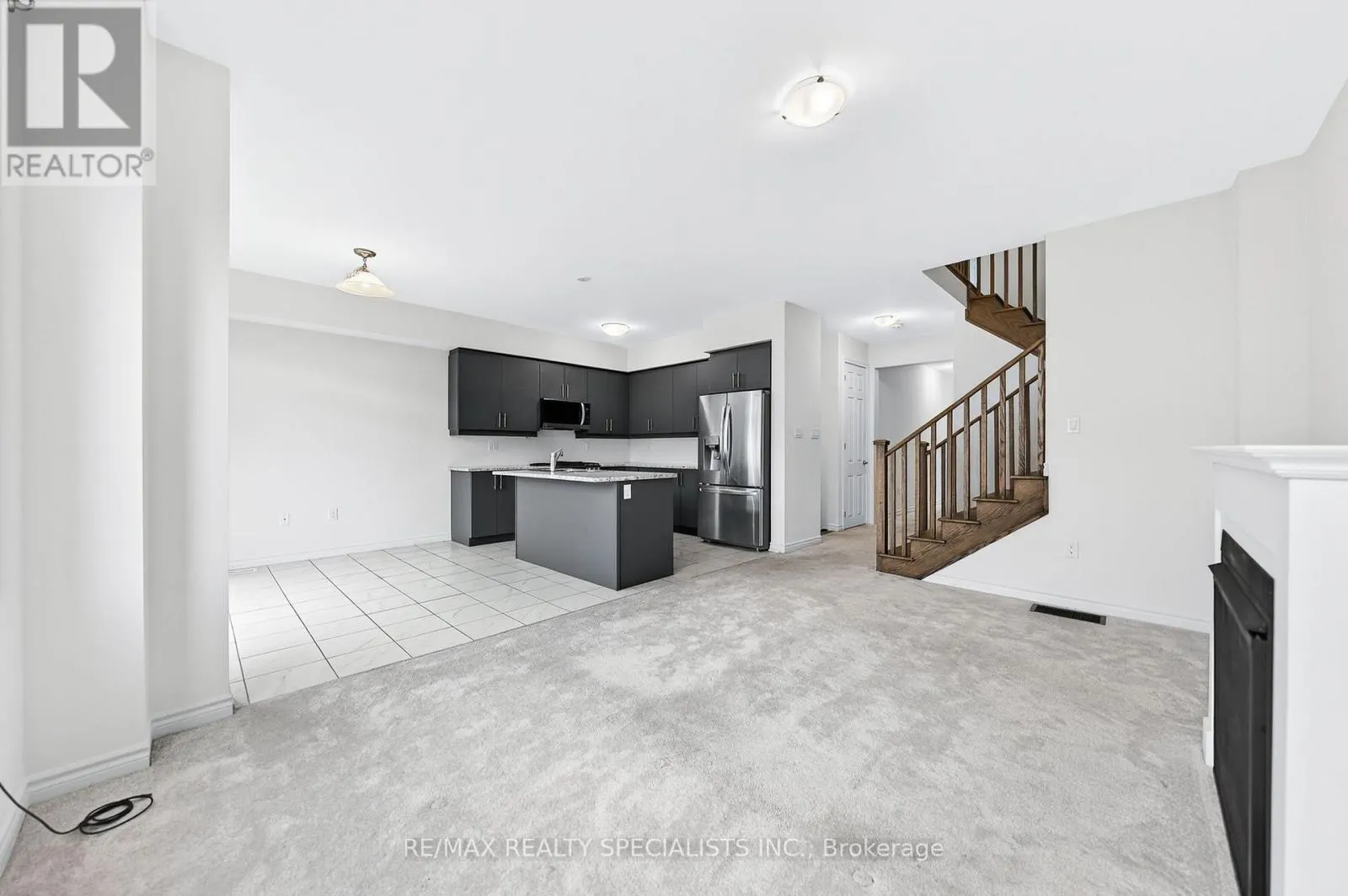 27 HARPIN WAY W