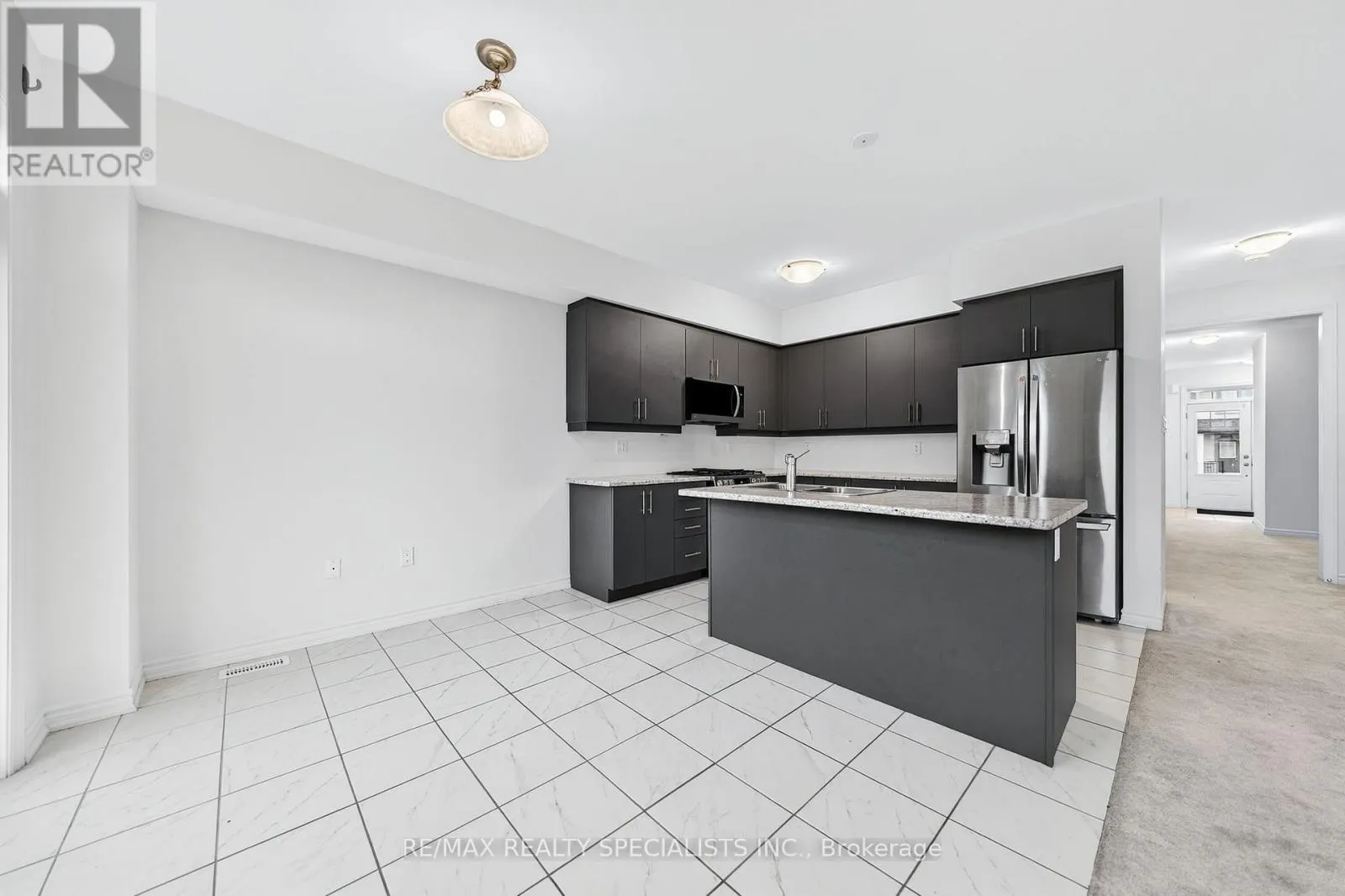 27 HARPIN WAY W