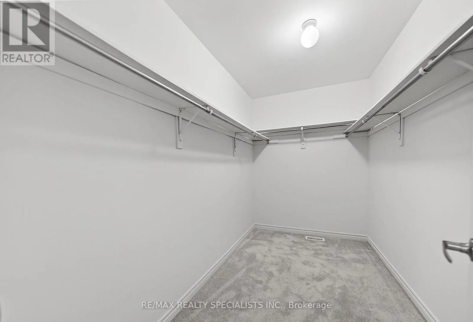 27 HARPIN WAY W