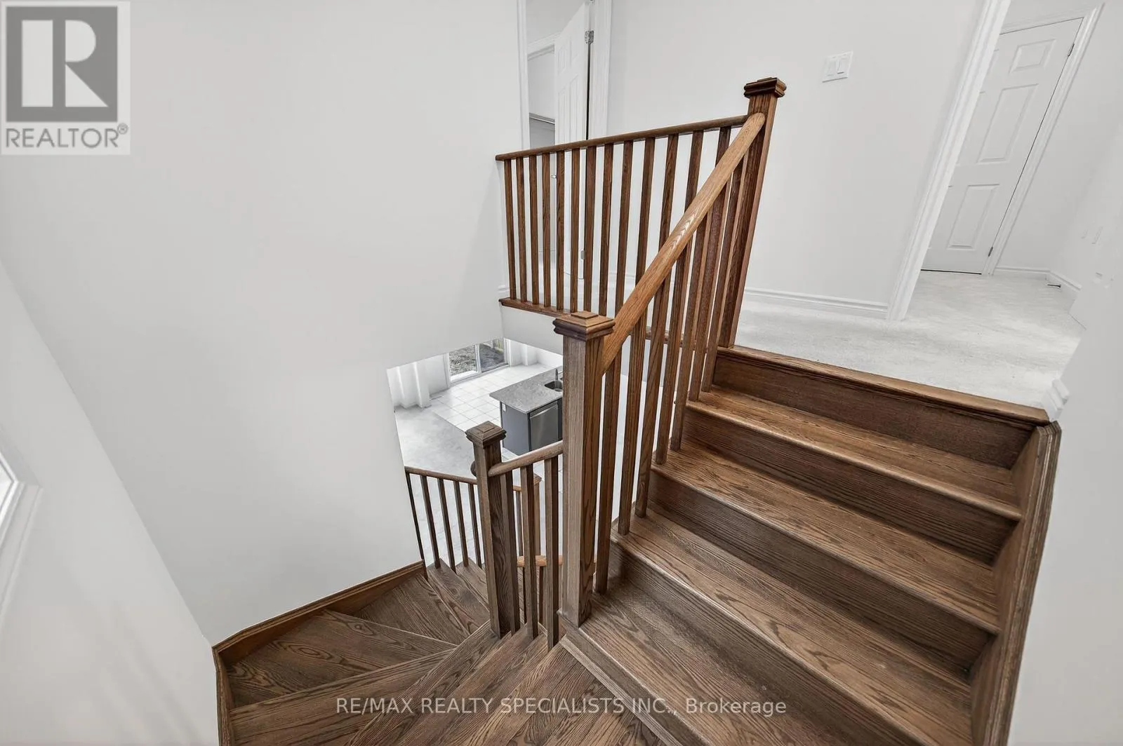 27 HARPIN WAY W