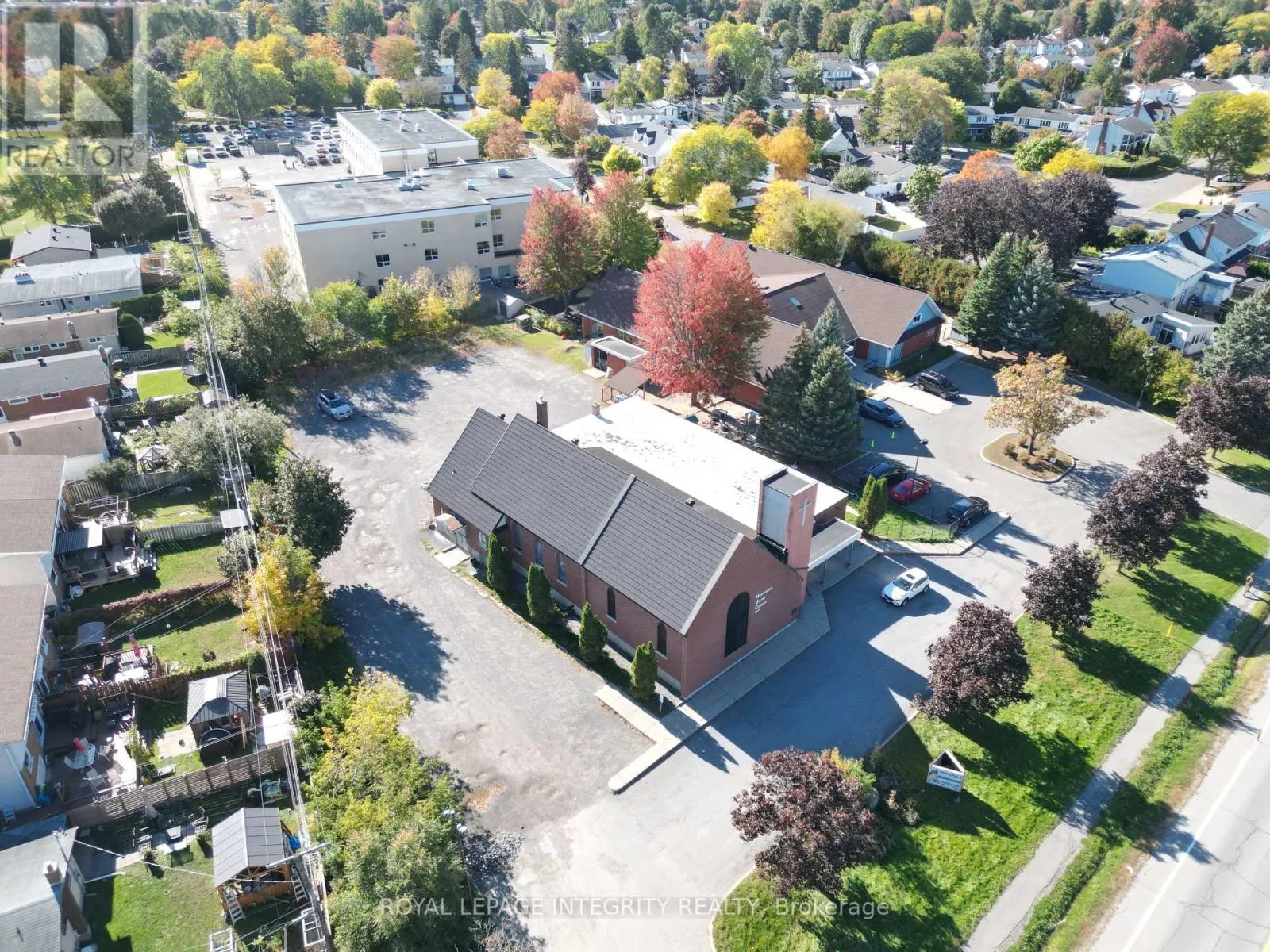 2 - 2244 RUSSELL ROAD
