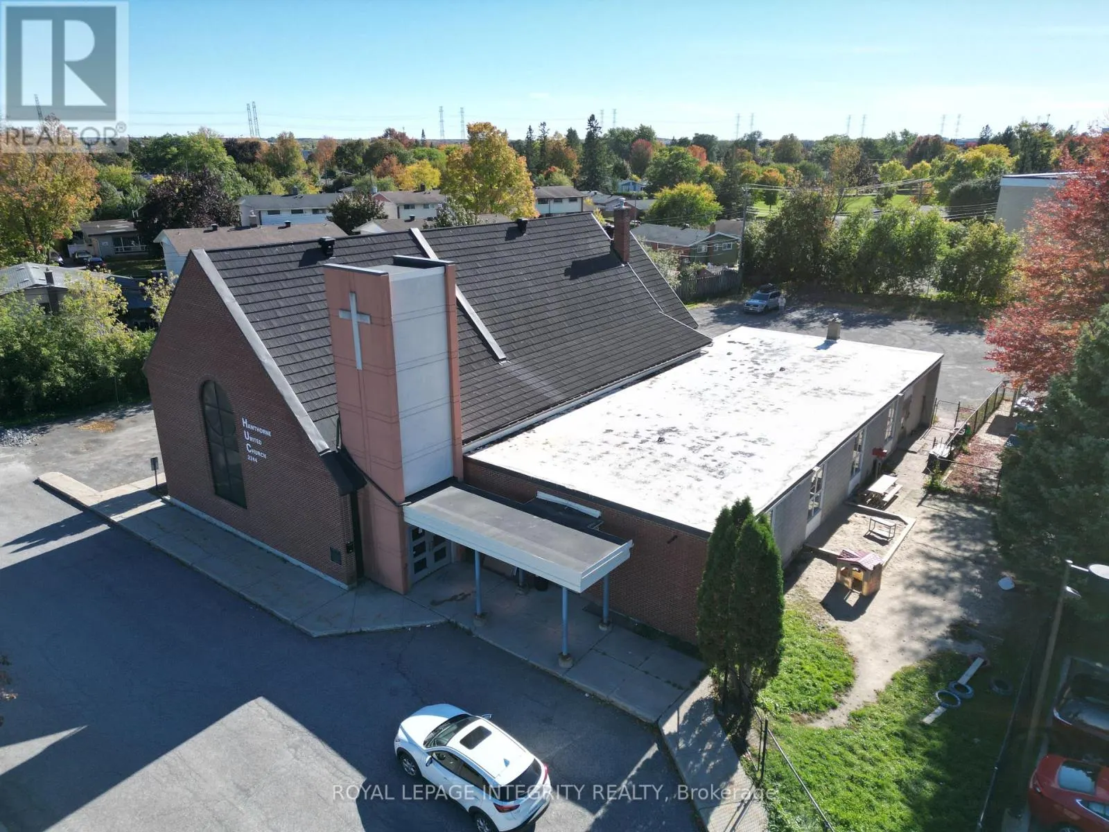 2 - 2244 RUSSELL ROAD